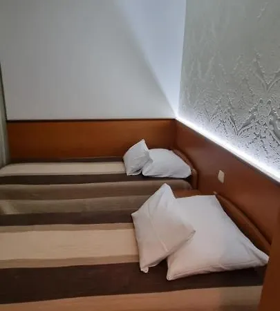 Sobe/rooms Riva B&B 자다르