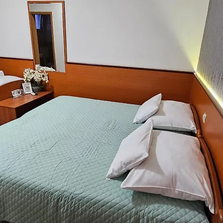 Bed & Breakfast Sobe/rooms Riva 3*