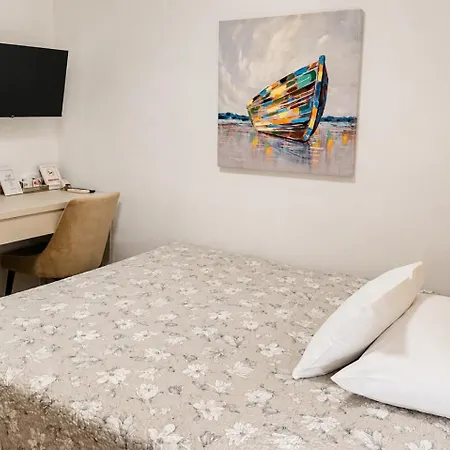 Sobe/rooms Riva Bed & Breakfast 3*