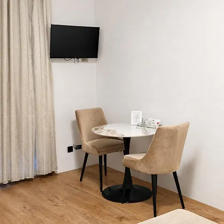 Sobe/rooms Riva Bed & Breakfast 3*