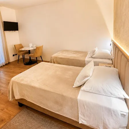 Bed & Breakfast Sobe/rooms Riva 3*
